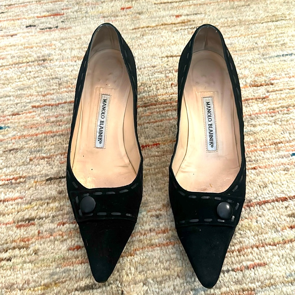 Manolo Blahnik black suede kitten heel with leather button and stitching 38